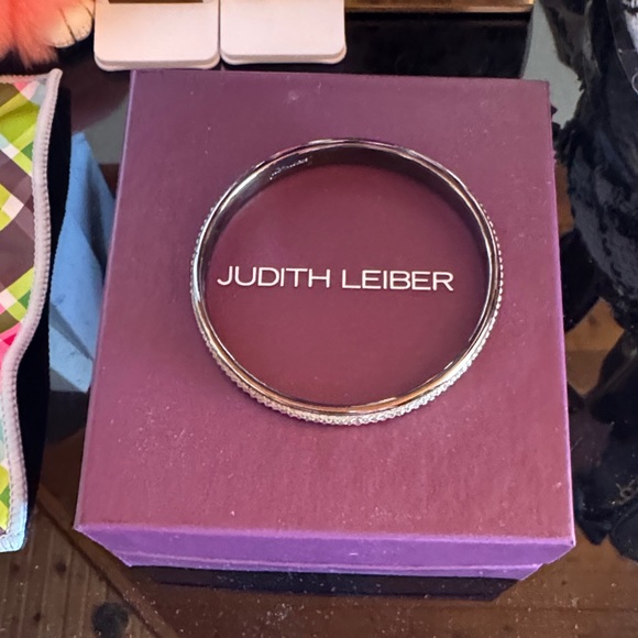 Judith Leiber Hematite Crystal Bracelet, New In Box & Velvet - Picture 2 of 6